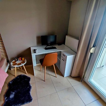 Cozy Apt! Friends & Family - Private Paid Parking Szaloniki Kültér fotó